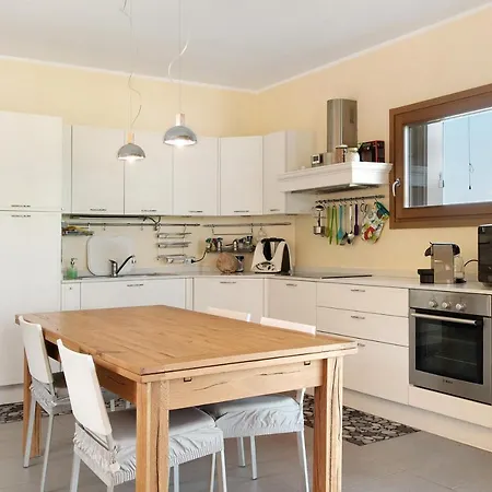 Ecohouse Tra Le Vigne * مونكالفو